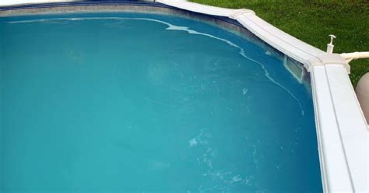 Does rain make pool cloudy?