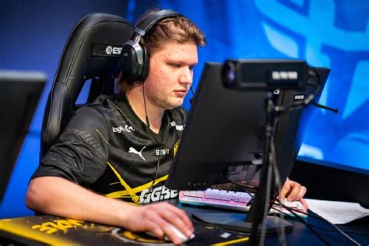 How old is s1mple?