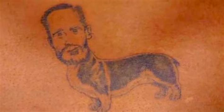 What is Raymond Holt's tattoo?