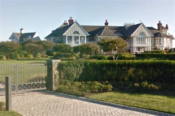 Where is Bobby Axelrod Hamptons house?