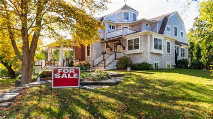 Why is Zillow selling homes at a loss?